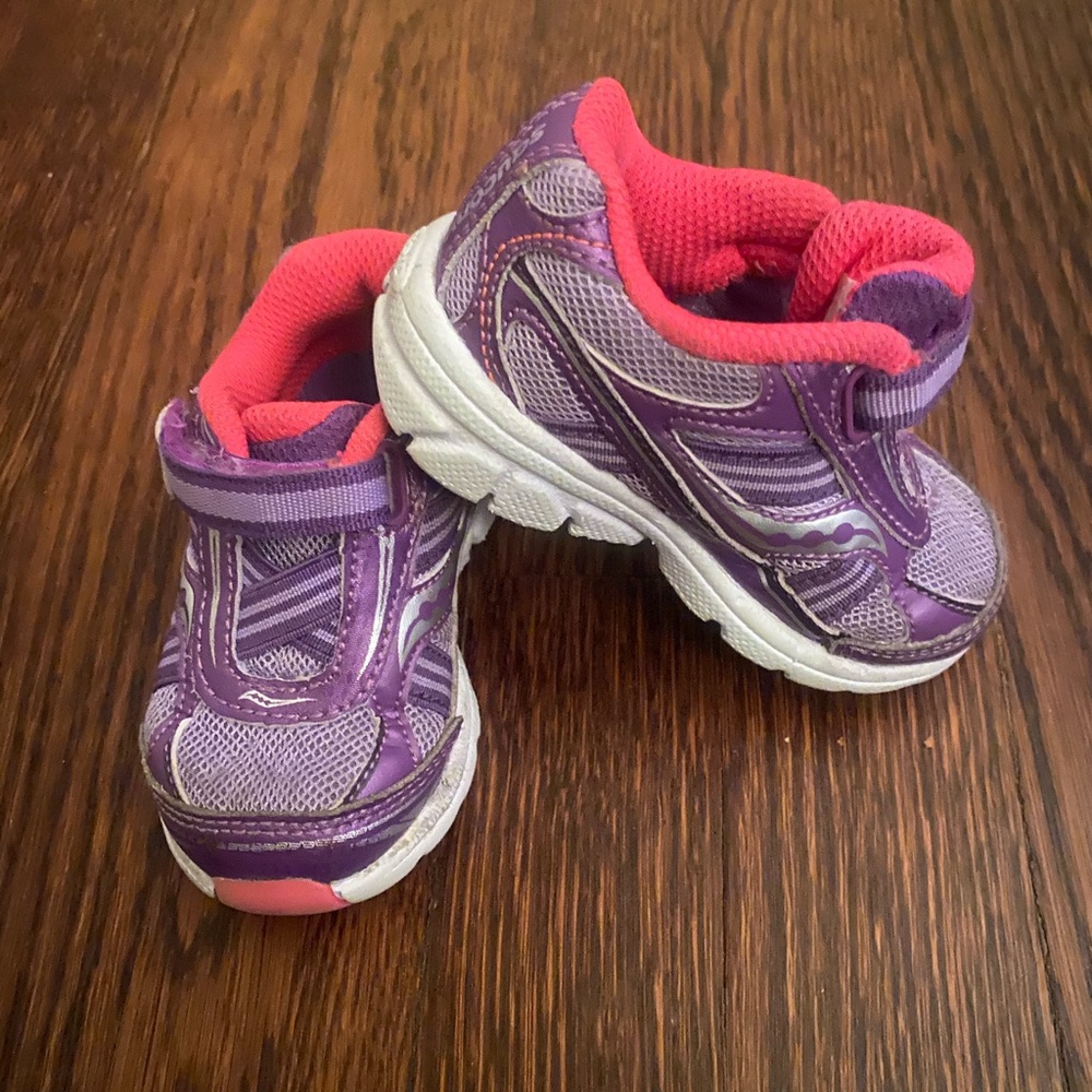 Purple toddler saucony gym shoes